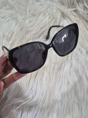 Marc Jacobs Tortoiseshell Cat-Eye Sunglasses with Dark Gray Lenses